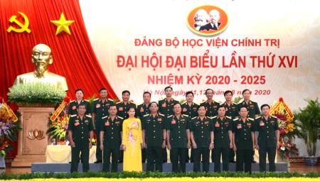 Hoàn thành đặc biệt xuất sắc nhiệm vụ giáo dục, đào tạo, xứng đáng là đơn vị Anh hùng lực lượng vũ trang nhân dân