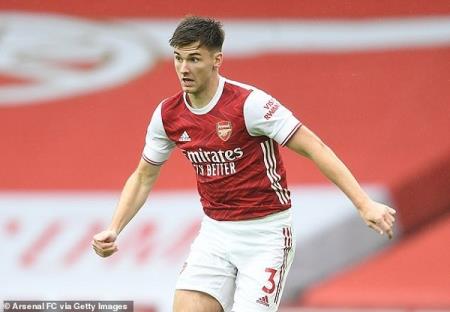 Cavani lỡ cơ hội ra mắt “Quỷ đỏ”, Kieran Tierney gặp “tai bay vạ gió”