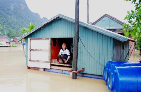 Đoàn công tác Ban Chỉ đạo Trung ương về Phòng chống thiên tai kiểm tra tình hình mưa lũ ở Quảng Bình