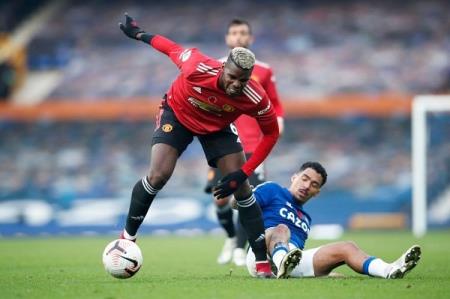“Quỷ đỏ” muốn giữ chân Paul Pogba, PSG muốn “hút máu” “Kền kền trắng”