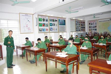 Góp công sức, trí tuệ vào sự nghiệp “trồng người”