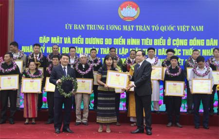 Nhân rộng những tấm gương điển hình tiêu biểu ở cộng đồng dân cư