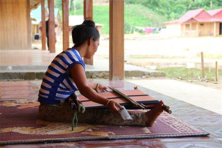 Thổ cẩm Việt Nam, nét đường chỉ, khuôn dáng người