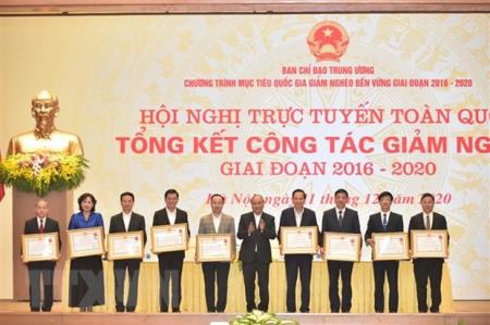 Thủ tướng: Giảm nghèo là công việc "cả trí tuệ và trái tim"