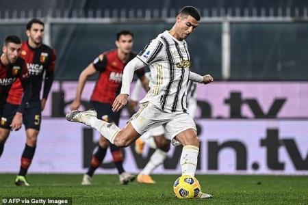 Liverpool lỡ ngôi đầu, Ronaldo lập kỷ lục