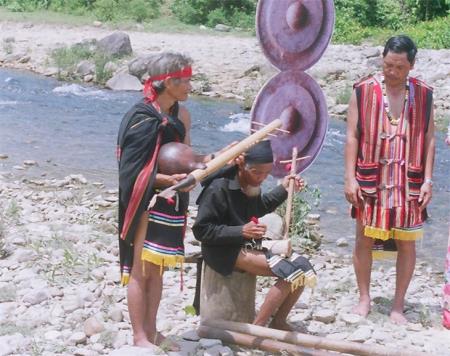 Tôn vinh đóng góp của nghệ nhân ở Trà Kót