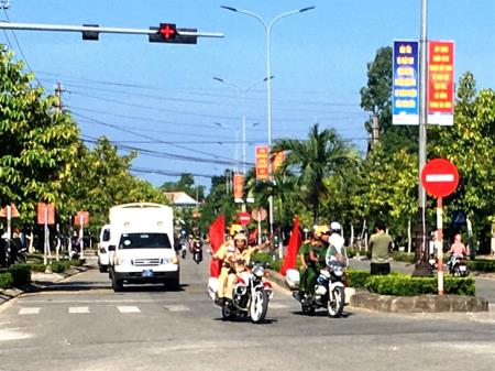 Thi đua hoàn thành xuất sắc nhiệm vụ bảo đảm trật tự an toàn giao thông