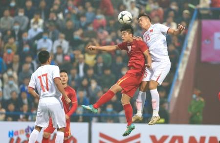 Tuyển Việt Nam bị “đàn em” cầm hòa, C.Ronaldo xuất sắc nhất thế kỷ