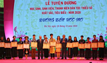 Tuyên dương 145 học sinh, sinh viên, thanh niên dân tộc thiểu số tiêu biểu, xuất sắc