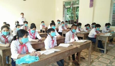 “Giúp sức” đón học sinh vùng biên trở lại trường học