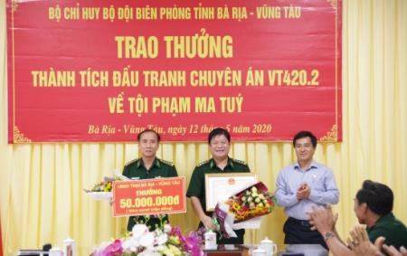 Trao thưởng thành tích đấu tranh chuyên án VT 4202 về tội phạm ma túy