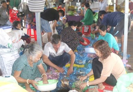 Một mình “gánh nặng” hai vai