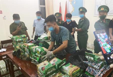 Cuộc truy kích các đối tượng vận chuyển 40kg ma túy qua biên giới