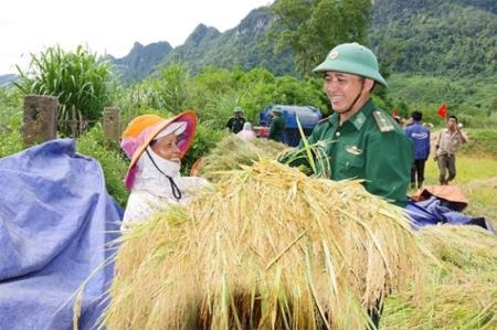 “Cầu nối” gắn kết tình quân dân