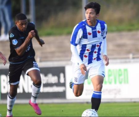 SC Heerenveen muốn tiếp tục sở hữu Văn Hậu, Man City không bán rẻ Leroy Sane