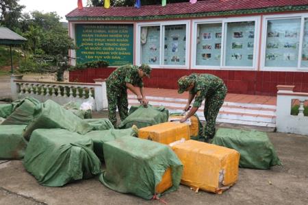 Phát hiện, tiêu hủy 1,5 tấn thực phẩm không rõ nguồn gốc