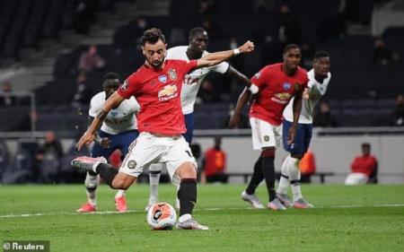 Man United và Tottenham chia điểm kịch tính, Barcelona có thể mất vị trí số 1