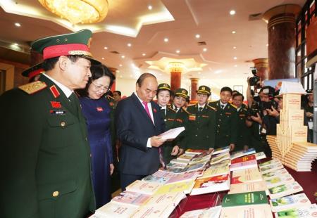 Thủ tướng Nguyễn Xuân Phúc dự Đại hội thi đua quyết thắng toàn quân lần thứ X