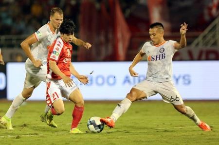 SHB Đà Nẵng vắng Đức Chinh khi đến sân Vinh, Serie A chốt ngày trở lại