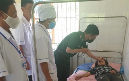 Mâu thuẫn gia đình, hai mẹ con ăn lá ngón tự tử