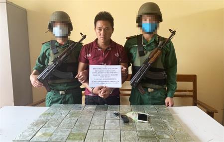 Đánh sập đường dây vận chuyển 41 bánh heroin qua biên giới