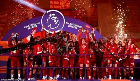 Man United giành 1 điểm quý như vàng, Chelsea trả giá đắt vì hàng thủ