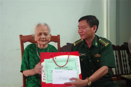 Đẩy mạnh phong trào “đền ơn đáp nghĩa” trong BĐBP