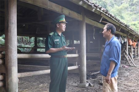 Lời nói đi đôi với việc làm của người cán bộ xã mang quân hàm sĩ quan