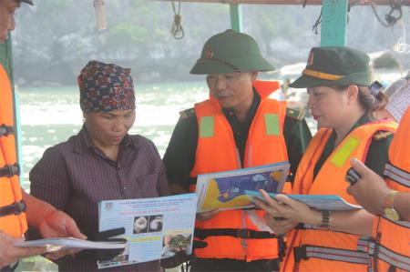 Tuyên truyền để ngư dân không vi phạm pháp luật trên biển