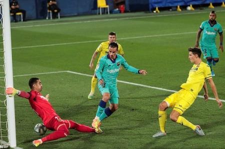 Barcelona nuôi hy vọng lật đổ Real Madrid, Man City thua bất ngờ