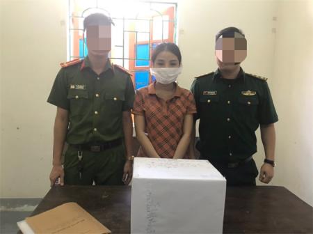 Tóm gọn "nữ quái" vận chuyển 2kg ma túy đá khu vực ven biển