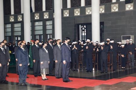 Lãnh đạo các nước, đoàn ngoại giao đến viếng nguyên TBT Lê Khả Phiêu
