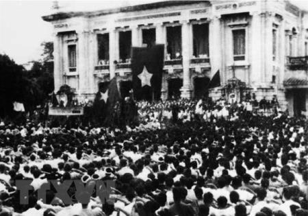 Những người phất ngọn cờ hồng