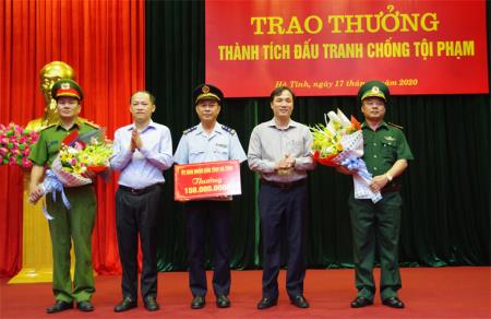 UBND Hà Tĩnh trao thưởng các lực lượng có thành tích đấu tranh phòng chống tội phạm