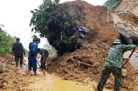 Mưa lớn gây sạt lở, ách tắc nhiều tuyến đường ở Lào Cai