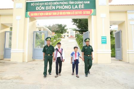 Những bố nuôi Biên phòng trên đỉnh Trường Sơn