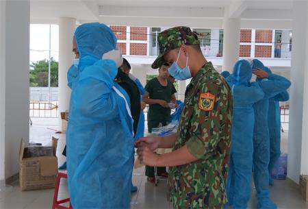 Những câu chuyện khó quên ở tuyến đầu chống dịch