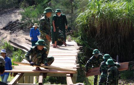 Trò đánh tráo khái niệm, vơ đũa cả nắm
