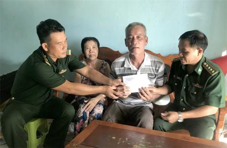 Ấm tình quân dân nơi đảo xa