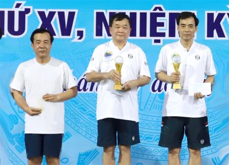 Trao giải môn tennis trong Tuần Văn hóa-Thể thao chào mừng Đại hội đại biểu Đảng bộ BĐBP
