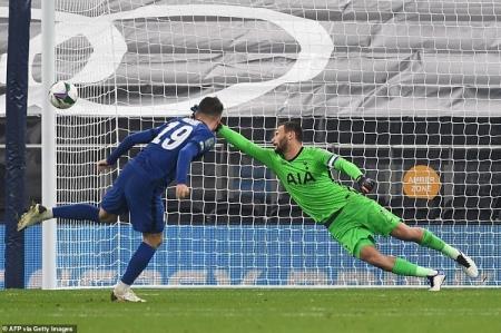 Chelsea bị loại khỏi Carabao Cup, Real Madrid đón tin vui từ Eden Hazard