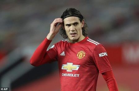 Cavani nhận án phạt, Arsenal chia tay cầu thủ đầu tiên