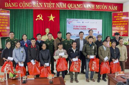 Mang Tết đến “làng chài Hoàng Sa”