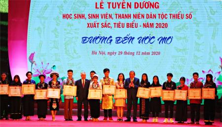 Tiếp sức, động viên, bồi đắp các “hạt giống đỏ” vùng đồng bào dân tộc thiểu số và miền núi