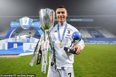 “Quỷ đỏ” đòi lại vị trí số 1 Premier League, Ronaldo “xô đổ” kỷ lục