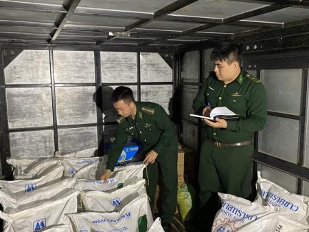BĐBP Quảng Ngãi bắt vụ vận chuyển số lượng lớn đường không rõ nguồn gốc xuất xứ