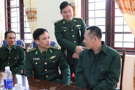 Bộ Tư lệnh BĐBP tặng quà Tết cho các Trung tâm điều dưỡng thương binh
