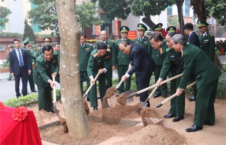 Hình ảnh người lính quân hàm xanh vô cùng ấn tượng trong lòng nhân dân