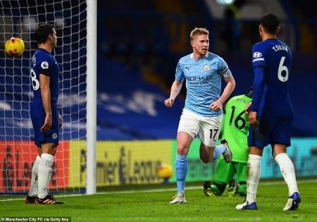 Chelsea thua thảm, Ronaldo xô đổ kỷ lục của Pele