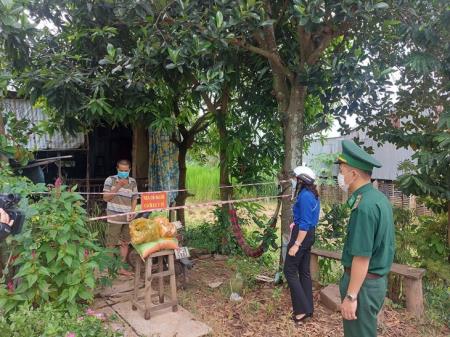 An Giang: Hỗ trợ nhu yếu phẩm cho người dân từ vùng dịch trở về địa phương